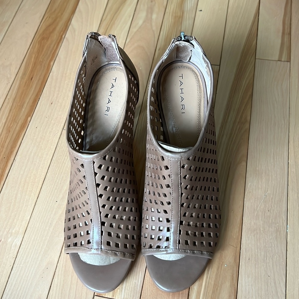 Tahari Women's Tan Peep-Toe Heels